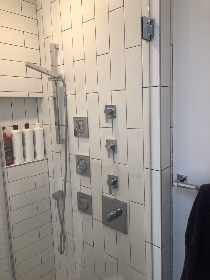 Stanley Park, AB - Repair Ghohe  tabs replace handle And tightened all screws. Stanley Park, AB - Repair Ghohe  tabs replace handle And tightened all screws.